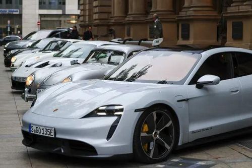 Cổ phiếu của Porsche tăng giá ngay trong ngày đầu tiên giao dịch