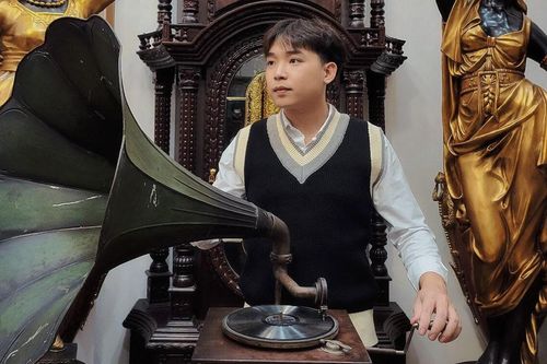 Yêu nét Châu Âu tráng lệ tìm tòi và học hỏi - Cách mà Phạm Văn Lượng chinh phục con đường sưu tầm cổ vật Phương Tây