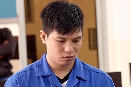 Ngăn cản em ruột đuổi chém mẹ, anh trai bị đâm tử vong