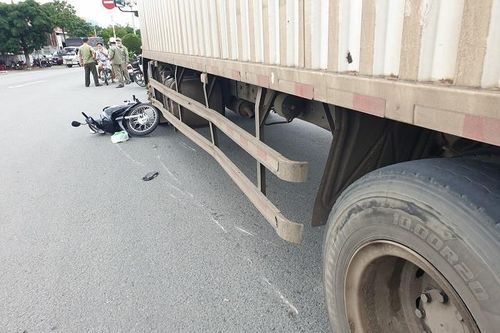 Bình Dương: Nữ sinh tử vong sau va chạm xe tải tại 'ngã ba tử thần'