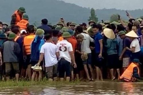 Nghệ An: Thêm 4 người bị lũ cuốn trôi