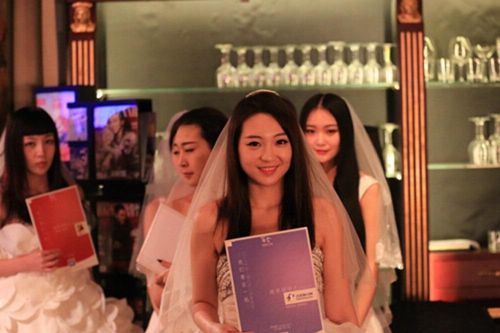 Ứng dụng hẹn hò nở rộ ở Trung Quốc: Không chỉ vì tình yêu