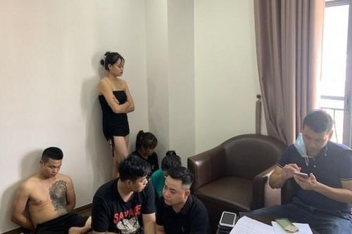 Khởi tố 5 người tổ chức 'tiệc' ma túy trong nhà nghỉ