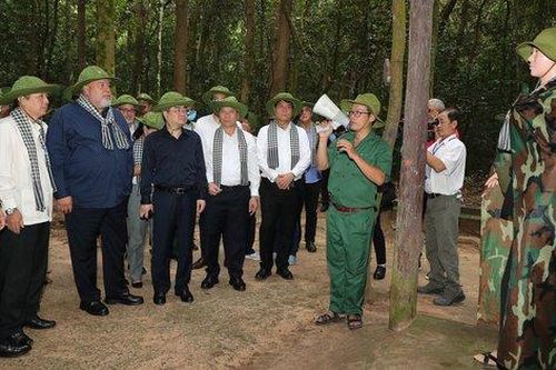 Thủ tướng Cuba thăm Địa đạo Củ Chi