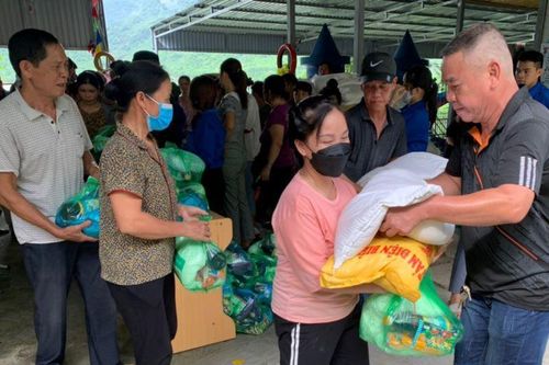 466 suất quà tặng đồng bào dân tộc thiểu số ở Sơn La