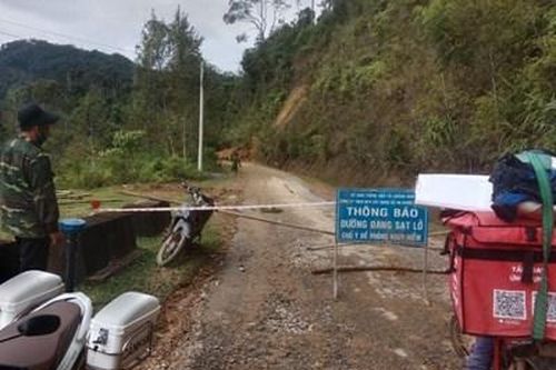 4 xã thuộc huyện Tây Giang (Quảng Nam) bị cô lập do sạt lở đất