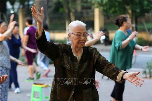 Người cao tuổi thích ứng với thế giới đang thay đổi