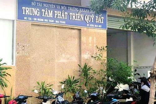 Cách chức Giám đốc Trung tâm Phát triển Quỹ đất tỉnh Khánh Hòa