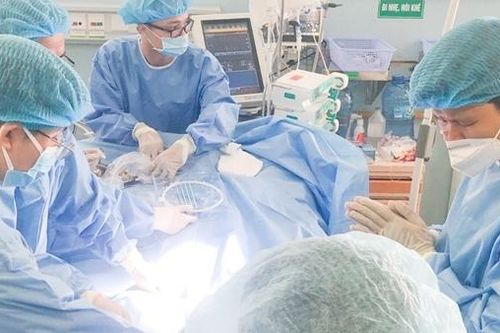 Thực hiện 5 cuộc phẫu thuật cứu sống bệnh nhân đa chấn thương
