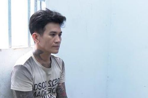 Kiểm tra ô tô, phát hiện 3 khẩu súng, 29 viên đạn cùng còng số 8
