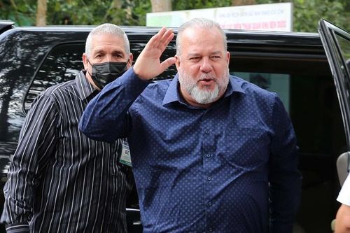 Thủ tướng Cuba Manuel Marrero Cruz hào hứng tham quan địa đạo Củ Chi