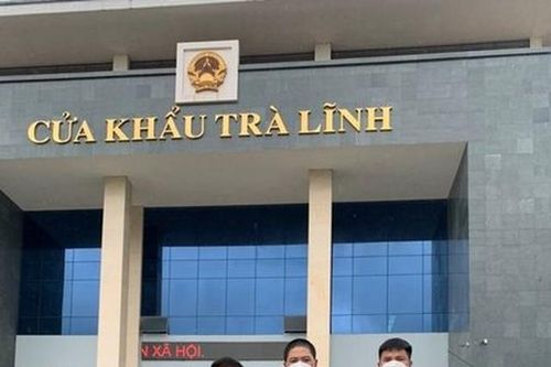 Bắt đối tượng ăn 'trái cấm' với bạn gái nhí