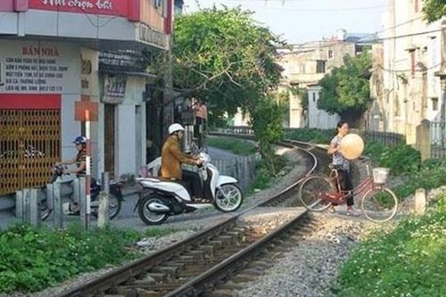 Đề nghị Quảng Nam lập hồ sơ làm đường gom để xóa lối đi tự mở