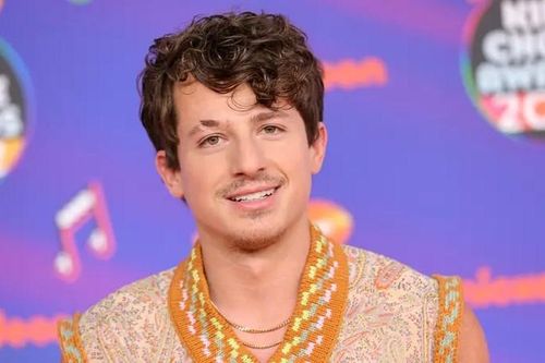 Charlie Puth đặt câu hỏi cho thí sinh Nguyên Sơn ở chung kết Olympia