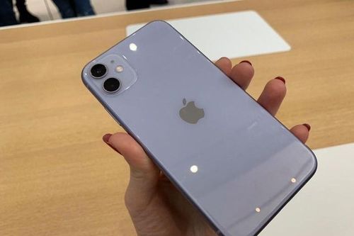 Thấy điện thoại Iphone đắt tiền, trẻ mang trả, già ..trộm đi bán