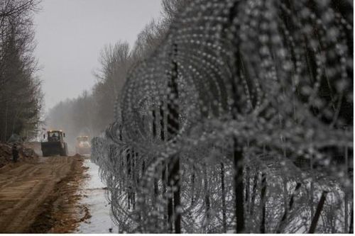 Ba Lan xây dựng xong hàng rào biên giới với Belarus