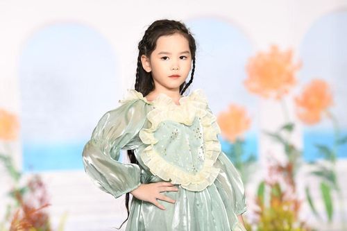 200 mẫu nhí tỏa sáng trên sàn diễn 'Nắng Thu'