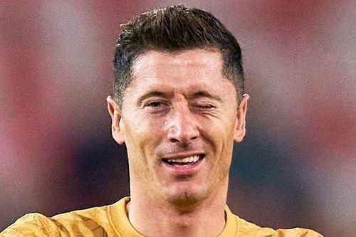Lewandowski lập kỷ lục ấn tượng khi đưa Barca lên đầu bảng