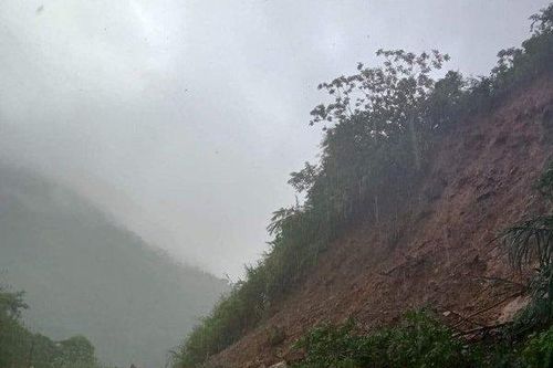 Khẩn trương thông đường, nhanh chóng hỗ trợ đồng bào bị lũ quét