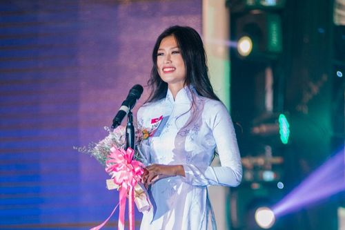 Clip ứng xử 'nuốt mic' 4 năm trước giúp Thiên Ân đoạt giải Miss nữ sinh áo dài VN 2018 hot trở lại
