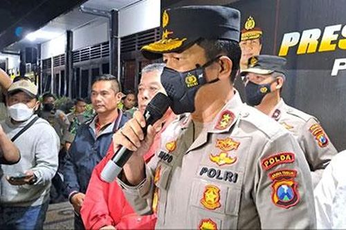 Cảnh sát Indonesia tiết lộ lý do bắn hơi cay trong vụ bạo loạn khiến 129 CĐV thiệt mạng