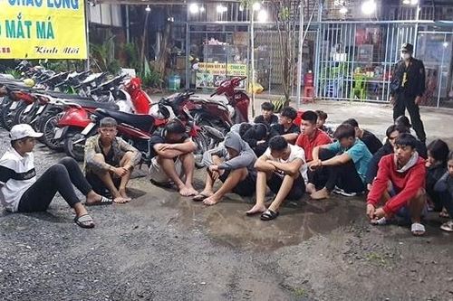 Bắt giữ gần 40 'tay đua' trên đường dẫn cao tốc TP Hồ Chí Minh - Trung Lương