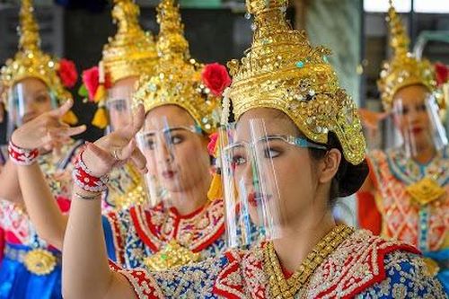 Thái Lan dỡ bỏ các hạn chế Covid-19 với khách nước ngoài