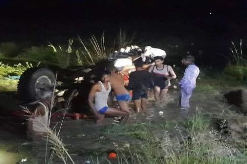 Lật xe kéo chở khách ở Ấn Độ, 27 người chết