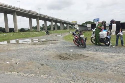 Tìm thân nhân nạn nhân tử vong dưới chân cầu Cần Thơ