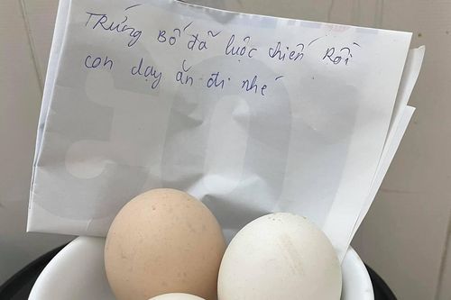 Rưng rưng trước những lời nhắn tay đơn giản nhưng ngập yêu thương của bố mẹ
