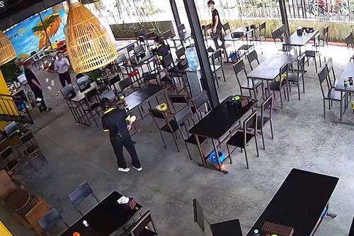 Xác minh thông tin một cán bộ sở ở Đà Nẵng ném tiền, la hét trong quán bún
