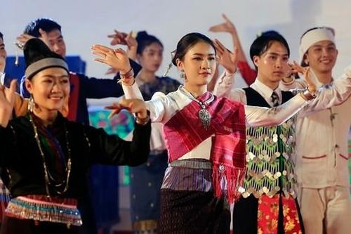 Nét duyên dáng của các cô gái đến từ 'đất nước triệu voi'