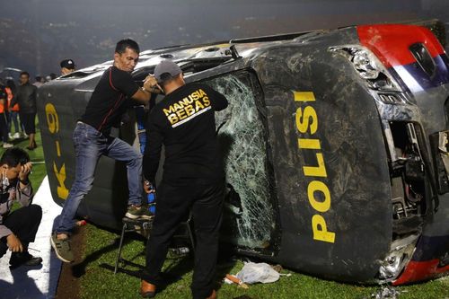 Cảnh báo bị phớt lờ trước thảm kịch của bóng đá Indonesia