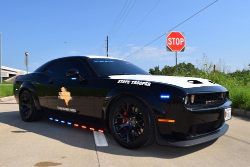 Tịch thu Dodge Challenger SRT Hellcat làm xe tuần tra