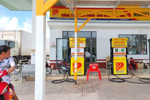 Cây xăng ở miền Tây lại đóng cửa trước giờ điều chỉnh giá