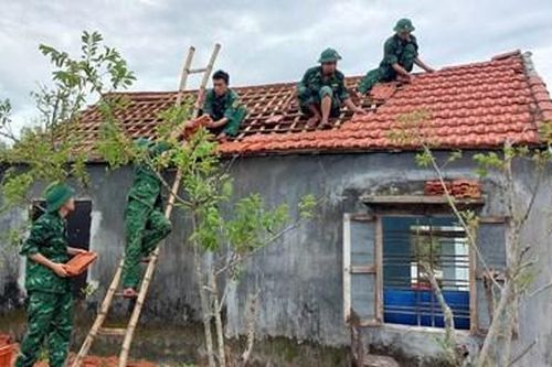 Qua bão dữ càng thắm tình quân dân