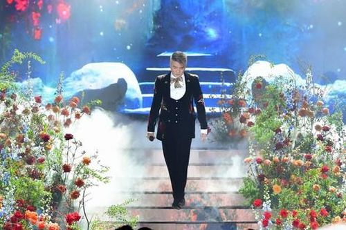 Mãn nhãn với live concert 'The Portrait', hơn 30 ca khúc được tái hiện khắc họa rõ nét về Đàm Vĩnh Hưng