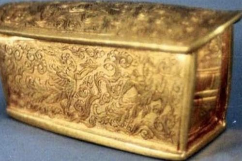 Kỳ bí cỗ quan tài vàng 14 năm chuyên gia không dám mở nắp