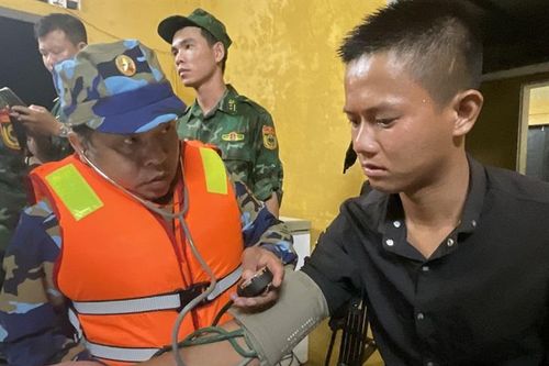 Cứu 9 ngư dân bị nạn trên vùng biển Thừa Thiên Huế