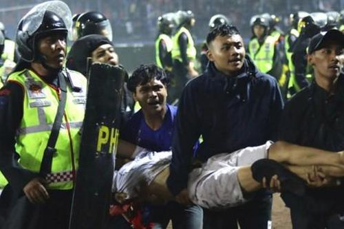 Cầu thủ Arema FC, giải VĐQG Indonesia: Tôi tận mắt thấy 7,8 người nằm chết trong phòng thay đồ