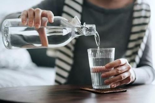 Uống đủ nước có thể làm giảm nguy cơ suy tim