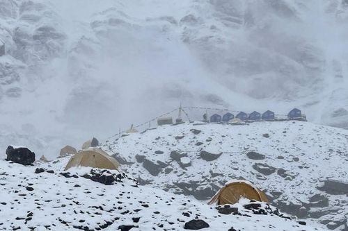 Thời khắc tuyết lở vùi lấp trại căn cứ Manaslu ở Nepal