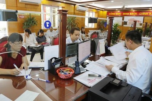 Hà Nội tăng thu nhập cho cán bộ, công chức để ngăn tình trạng nghỉ việc