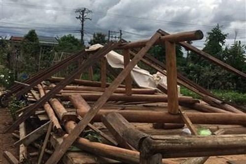 Sập nhà sàn gỗ, chủ thầu tử vong