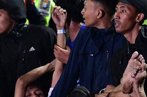Nạn nhân vụ bạo loạn ở Indonesia: 'Cảnh sát khiến tình hình tệ hơn'