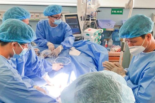 Nam sinh viên dập phổi, đa chấn thương vì tai nạn giao thông được can thiệp ECMO cứu sống