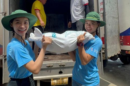 Khoảnh khắc 'chị chị em em' của Kiều Loan và Mai Ngô gây 'sốt' cõi mạng hậu ồn ào về phần thi ứng xử