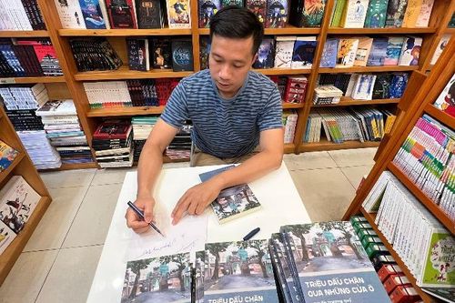 Nguyễn Trương Quý 'vẽ' chân dung Hà Nội qua những bước chân đi về