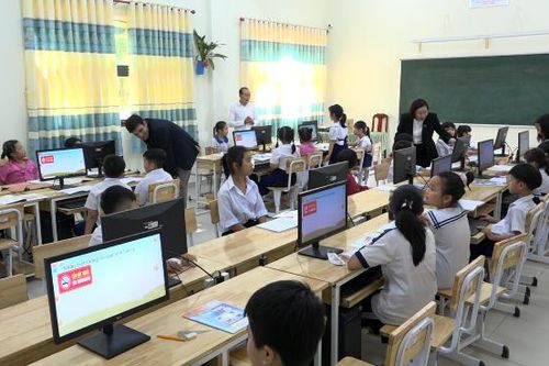 NovaGroup và DEG Impulse tổ chức dạy tiếng Anh và Tin học chuẩn quốc tế miễn phí cho học sinh