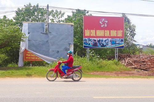 Cần thay mới panô tuyên truyền